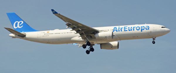 Airbus_A330-343_‘EC-MHL’_Air_Europa_(27223009785)