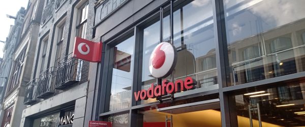 Kalverstraat_Vodafone_store_Amsterdam_2021_04