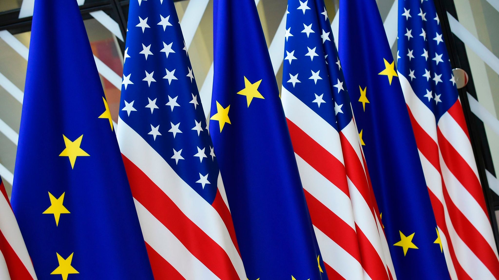 skynews-us-europe-eu-flag-america_4640424