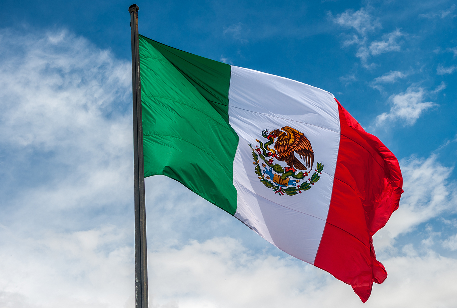 The-colourful-flag-of-Mexico