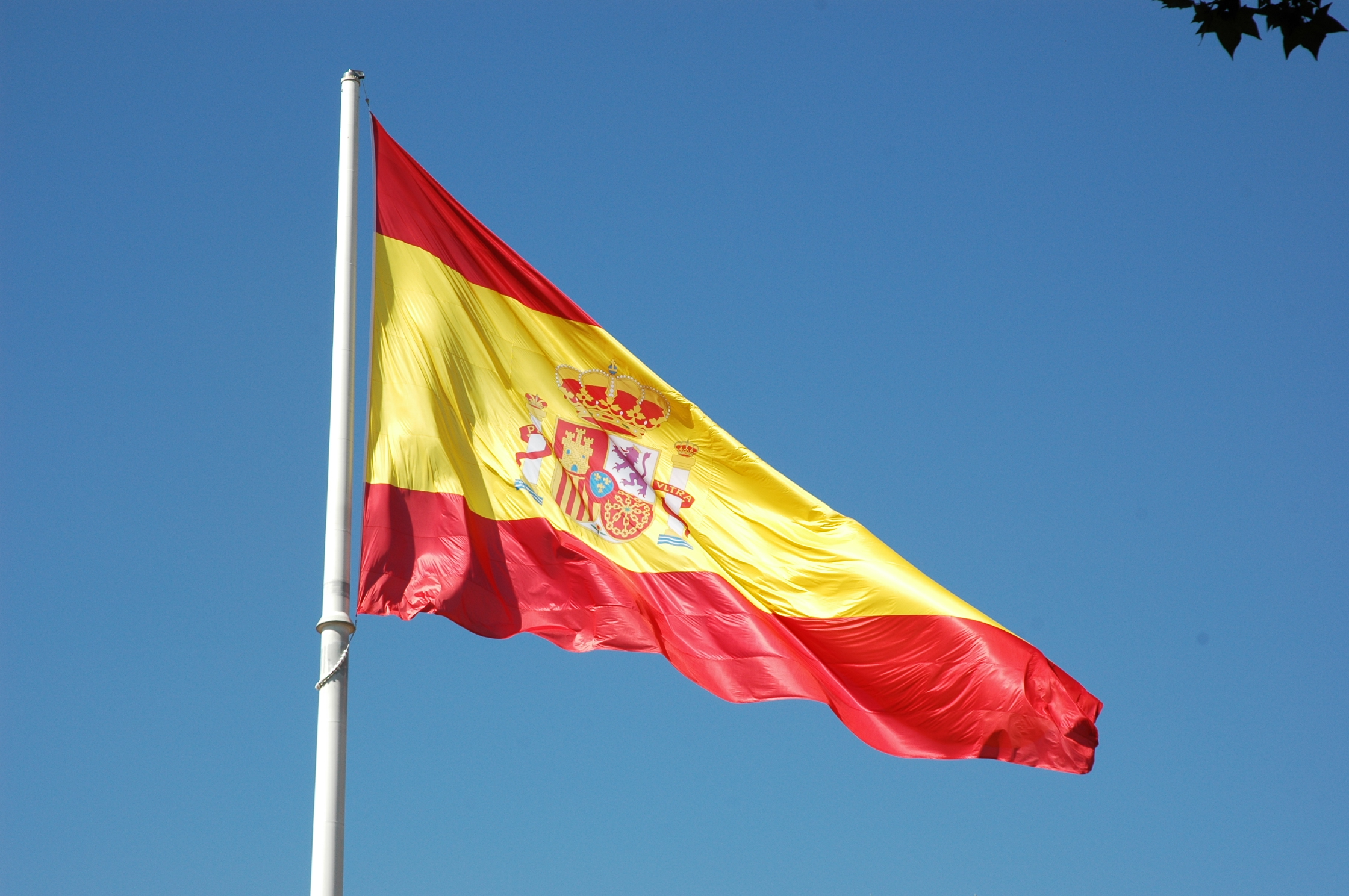 Bandera_Nacional_de_Espana_Pl._Colon_Madrid_01