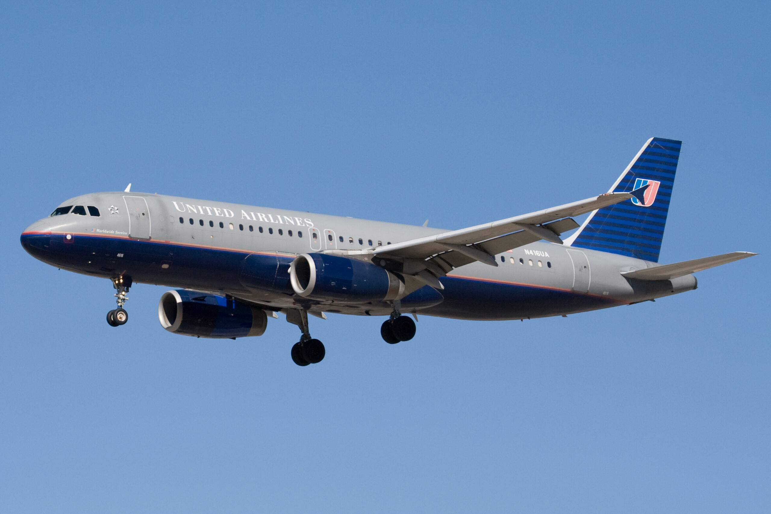 United_Airlines_Airbus_A320_N416UA_landing_at_San_Jose_International_Airport